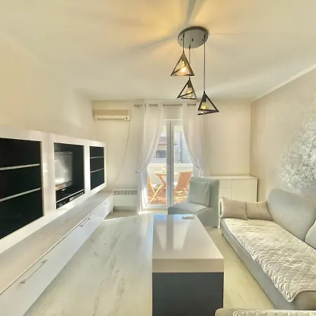 Family One Bedroom With Garden View Apartament